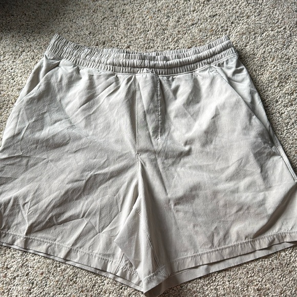 Men’s lululemon shorts - Picture 1 of 3